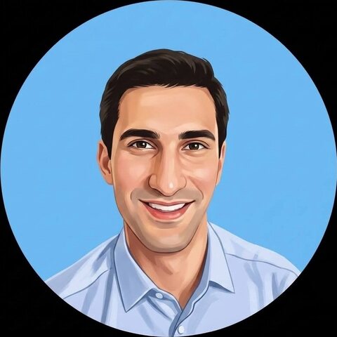 Amir, founder of AmirInvests, smiling in a portrait photo.